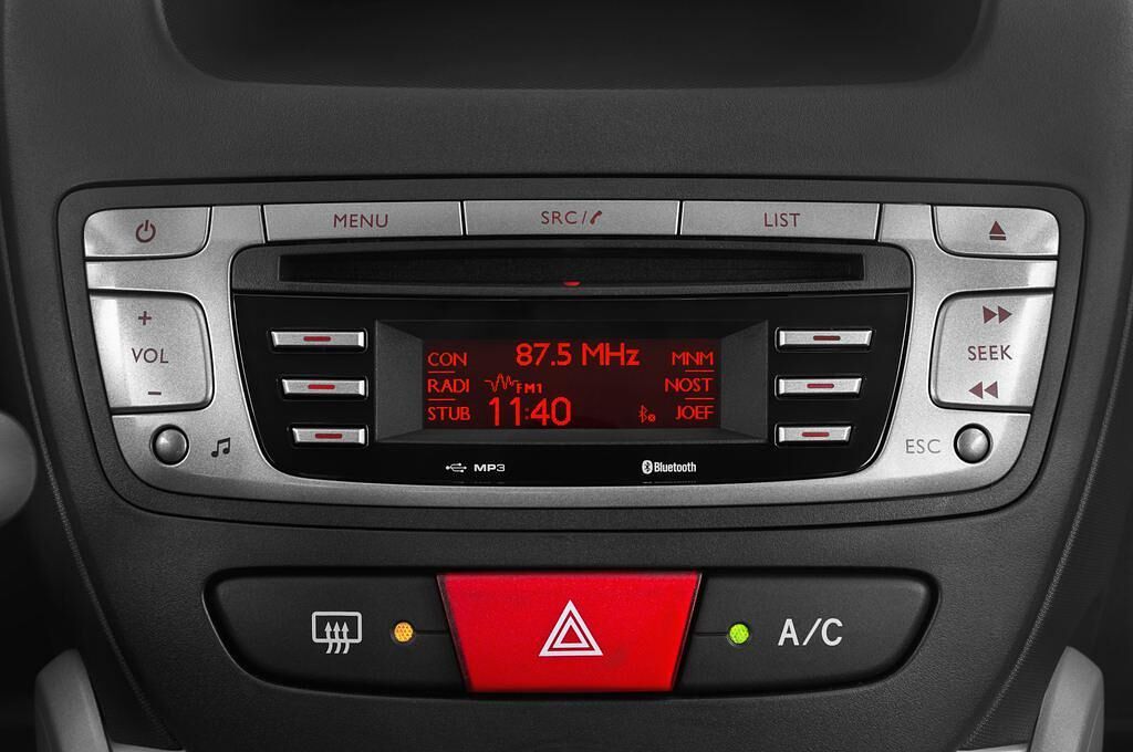 Peugeot 107 (Baujahr 2012) Envy 3 Türen Radio und Infotainmentsystem
