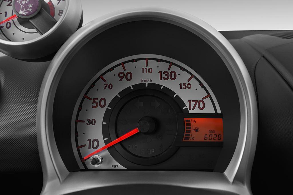 Peugeot 107 (Baujahr 2012) Envy 3 Türen Tacho und Fahrerinstrumente