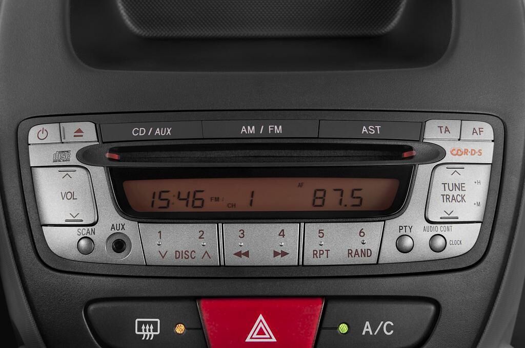 Peugeot 107 (Baujahr 2010) Filou 3 Türen Radio und Infotainmentsystem