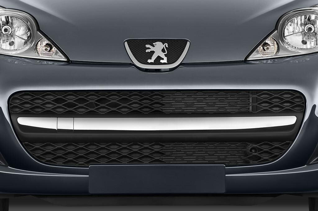 Peugeot 107 (Baujahr 2010) Filou 3 Türen Kühlergrill und Scheinwerfer