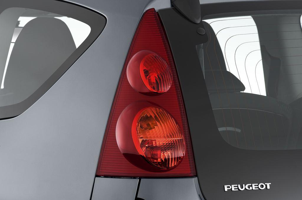 Peugeot 107 (Baujahr 2010) Filou 3 Türen Rücklicht