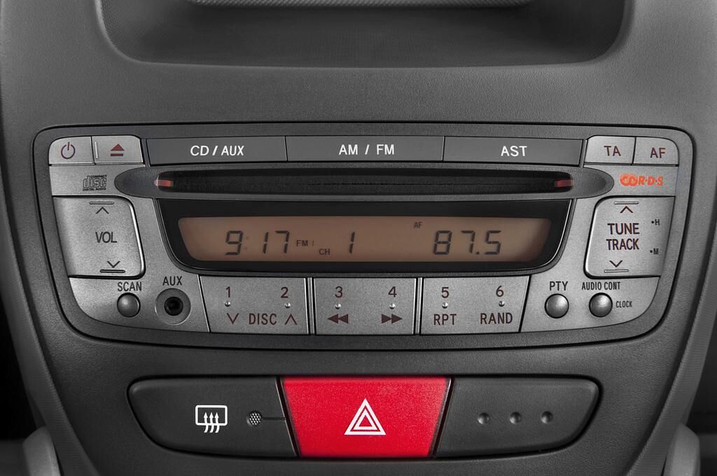 Peugeot 107 (Baujahr 2010) Filou 5 Türen Radio und Infotainmentsystem