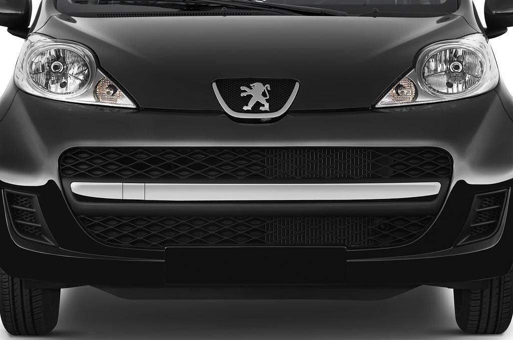 Peugeot 107 (Baujahr 2010) Filou 5 Türen Kühlergrill und Scheinwerfer