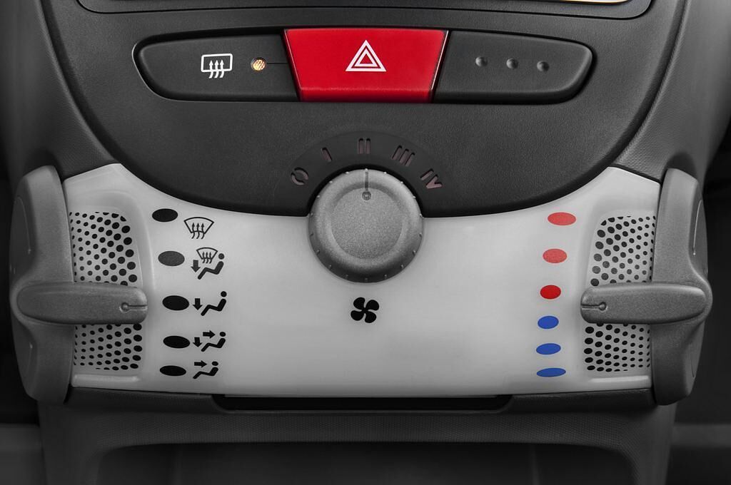 Peugeot 107 (Baujahr 2010) Filou 5 Türen Temperatur und Klimaanlage