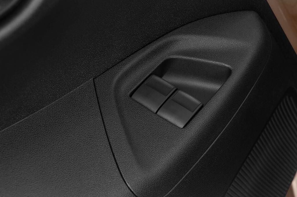 Peugeot 108 (Baujahr 2015) Allure 5 Türen Bedienungselemente Tür