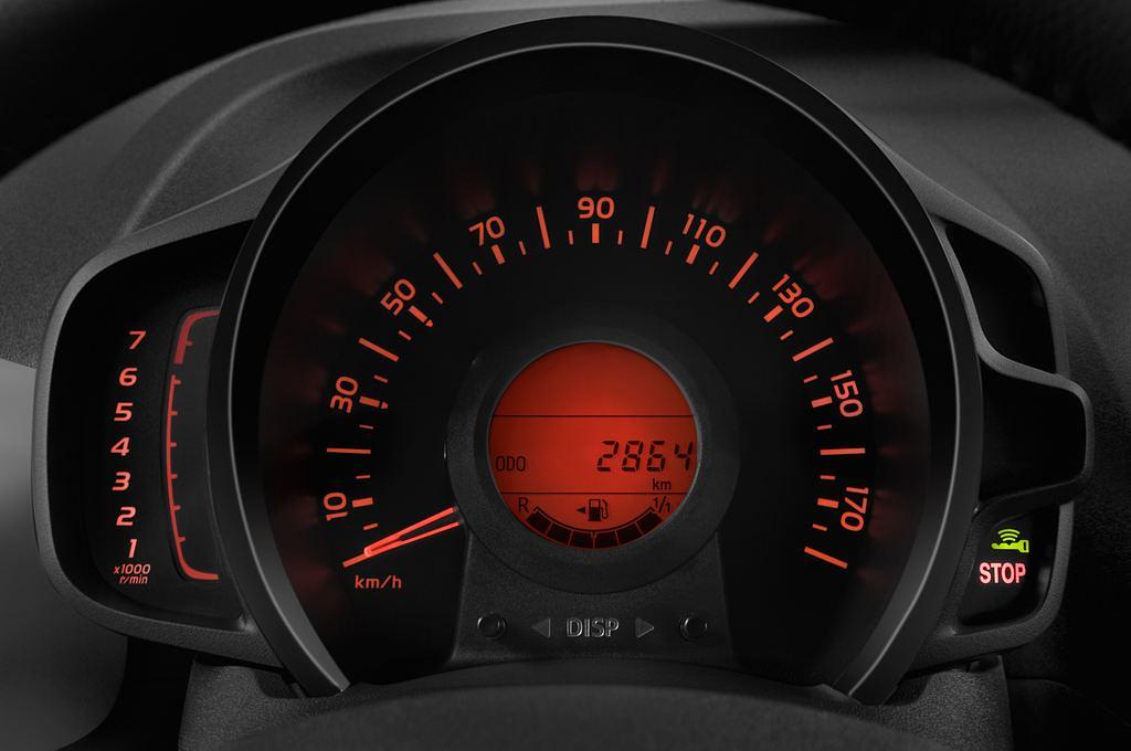 Peugeot 108 (Baujahr 2016) Top! Allure 5 Türen Tacho und Fahrerinstrumente