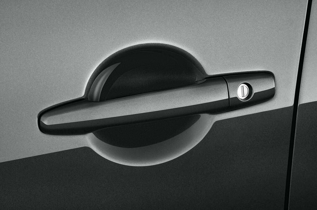 Peugeot 4007 (Baujahr 2010) - 5 Türen Türgriff