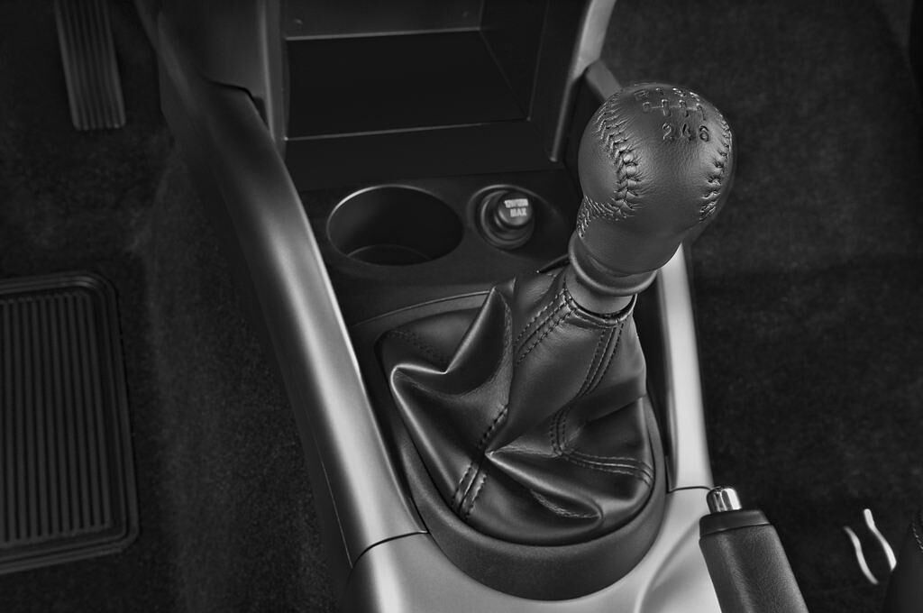 Peugeot 4007 (Baujahr 2010) - 5 Türen Schalthebel