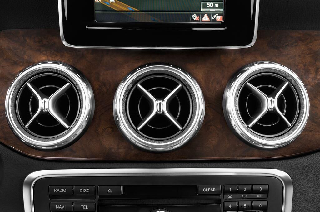 Mercedes GLA (Baujahr 2014) STYLE 5 Türen Lüftung