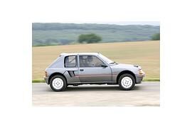 Peugeot zeigt auf der Techno Classica eine Legende