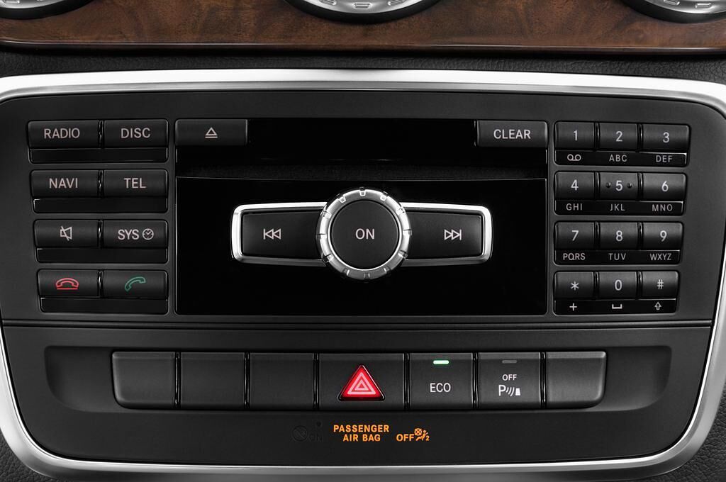 Mercedes GLA (Baujahr 2014) STYLE 5 Türen Radio und Infotainmentsystem