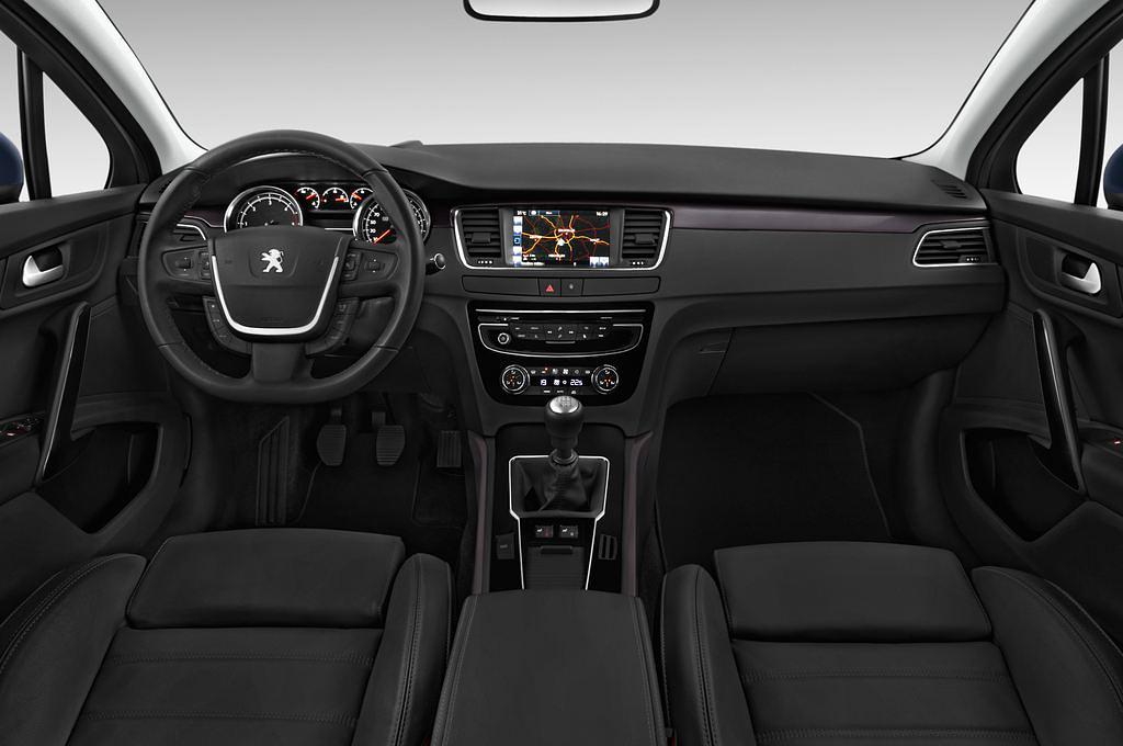 Peugeot 508 (Baujahr 2015) Allure 5 Türen Cockpit und Innenraum