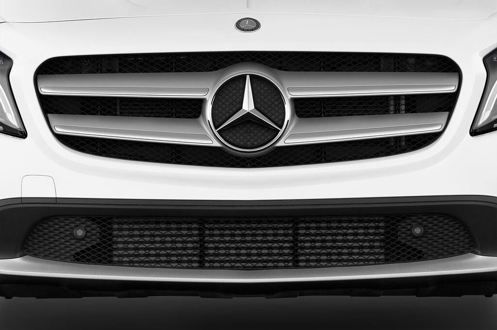 Mercedes GLA (Baujahr 2014) STYLE 5 Türen Kühlergrill und Scheinwerfer
