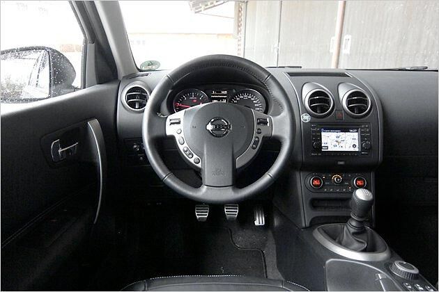 Die Mittelkonsole wirkt ein wenig angestaubt