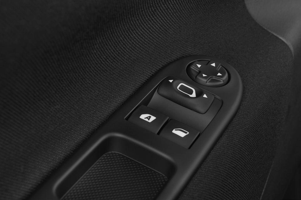 Peugeot 207 (Baujahr 2010) Filou 5 Türen Bedienungselemente Tür