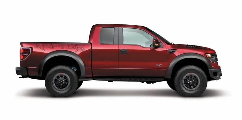 Den IFord F150 SVT Raptor 2014 gibt wahlweise es in zwei Lackierungen: rubinrot oder schwarzmetallic