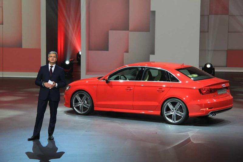 Audi-Chef Rupert Stadler vor dem neuen A3.