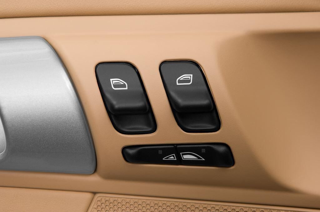 Porsche 911 (Baujahr 2010) Carrera 4S 2 Türen Bedienungselemente Tür