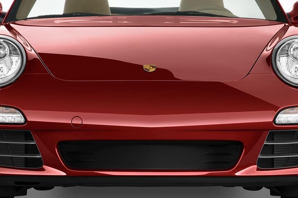 Porsche 911 (Baujahr 2010) Carrera 4S 2 Türen Kühlergrill und Scheinwerfer