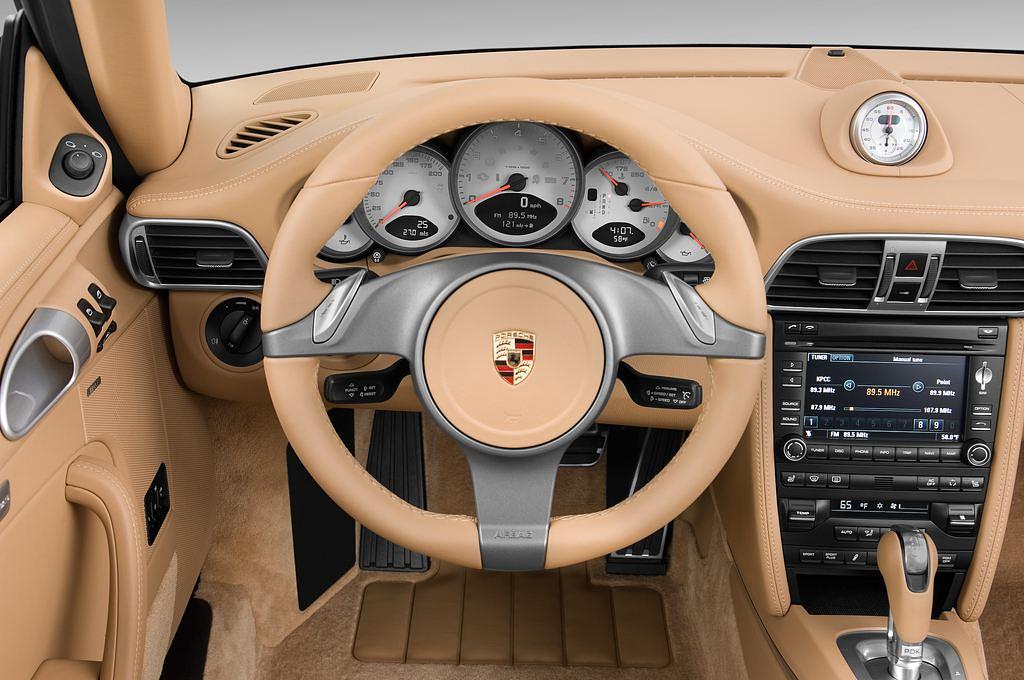 Porsche 911 (Baujahr 2010) Carrera 4S 2 Türen Lenkrad