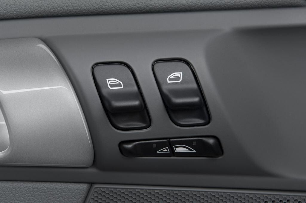 Porsche 911 (Baujahr 2010) Carrera S 2 Türen Bedienungselemente Tür