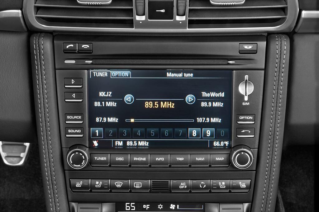 Porsche 911 (Baujahr 2010) Turbo Cabriolet 2 Türen Radio und Infotainmentsystem