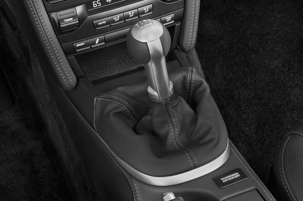 Porsche 911 (Baujahr 2010) Turbo Cabriolet 2 Türen Schalthebel