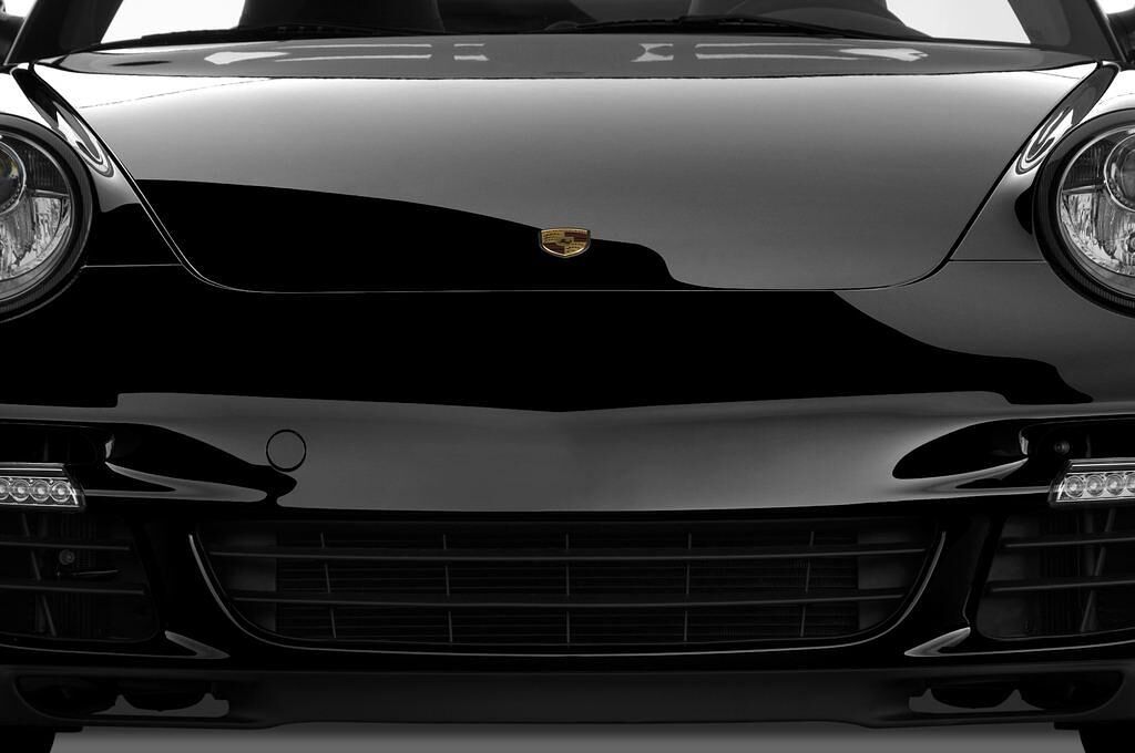 Porsche 911 (Baujahr 2010) Turbo Cabriolet 2 Türen Kühlergrill und Scheinwerfer