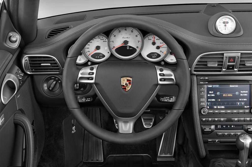 Porsche 911 (Baujahr 2010) Turbo Cabriolet 2 Türen Lenkrad