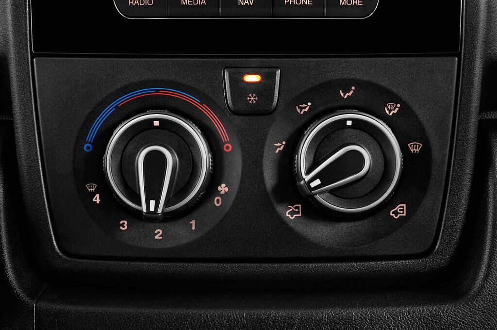 Peugeot Boxer (Baujahr 2017) - 4 Türen Temperatur und Klimaanlage