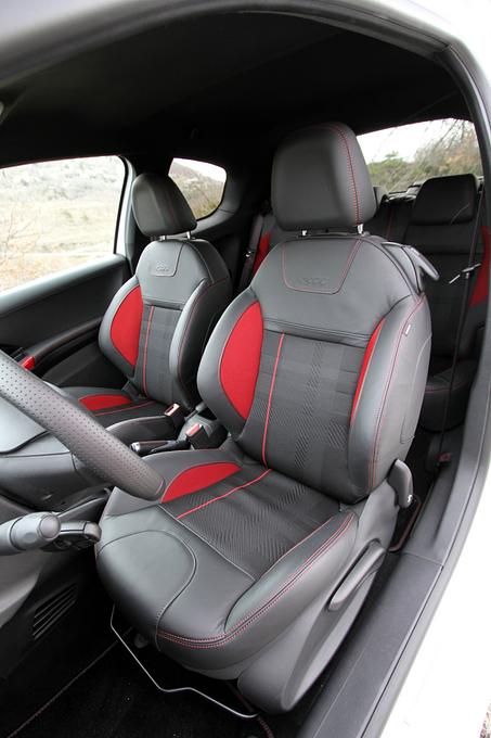 Vergleichstest Peugeot 308 GTI gegen Ford Fiesta ST