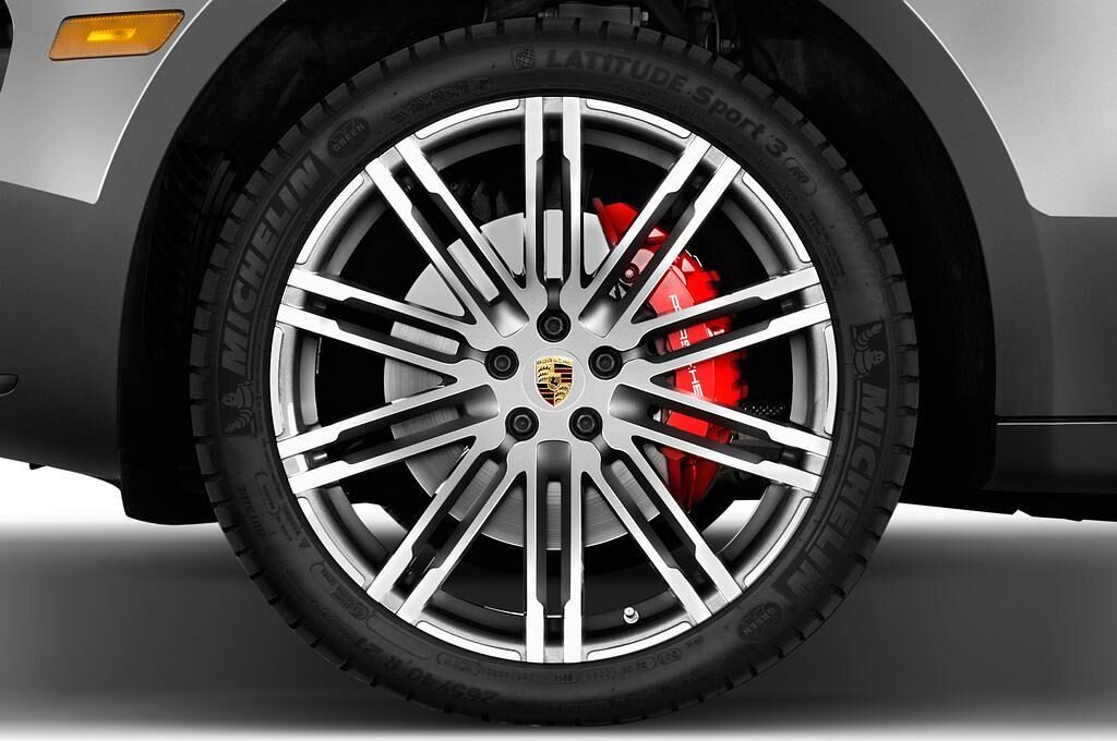 Porsche Macan (Baujahr 2016) Turbo 5 Türen Reifen und Felge