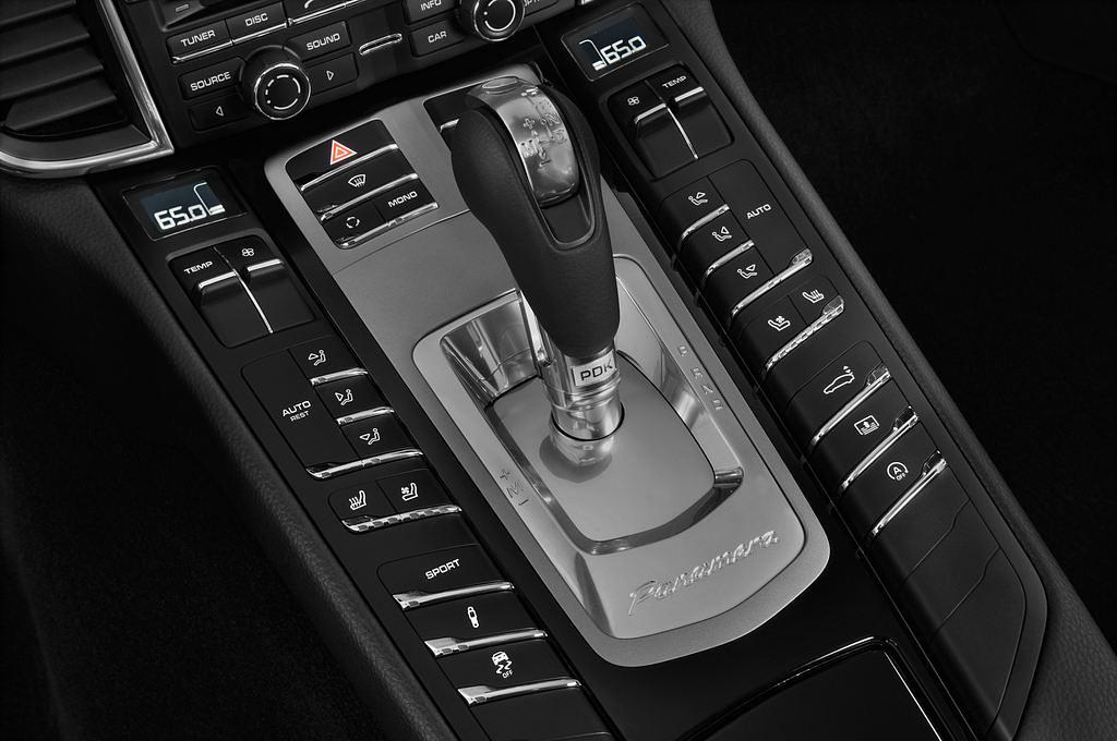 Porsche Panamera (Baujahr 2010) S 5 Türen Schalthebel