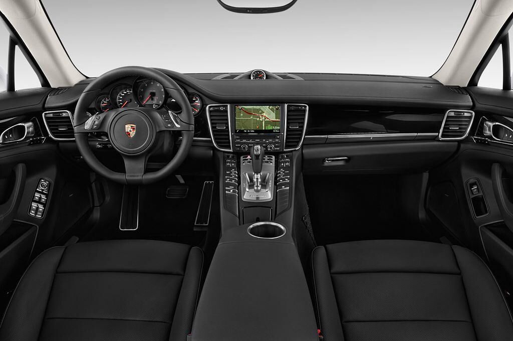 Porsche Panamera (Baujahr 2016) - 5 Türen Cockpit und Innenraum