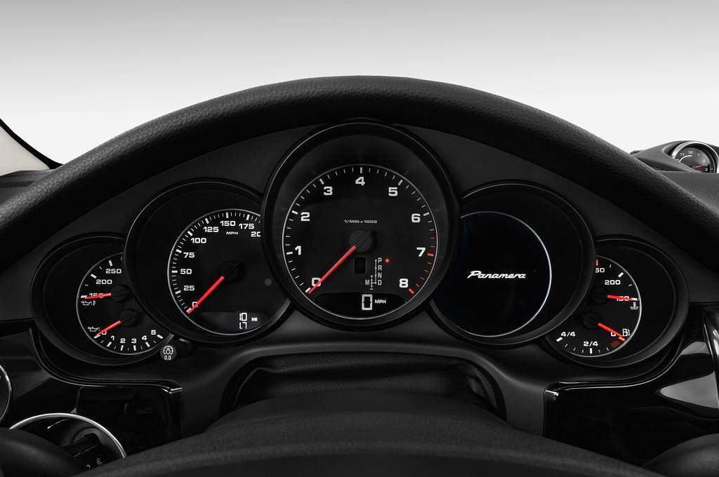 Porsche Panamera (Baujahr 2016) - 5 Türen Tacho und Fahrerinstrumente