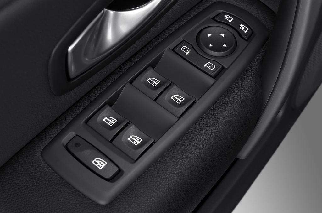 Renault Laguna (Baujahr 2010) Privilï¿½ge 5 Türen Bedienungselemente Tür