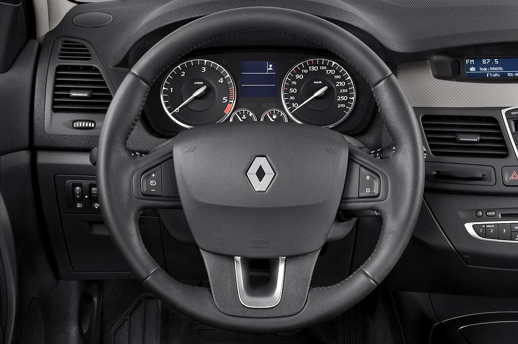 Renault Laguna (Baujahr 2010) Privilï¿½ge 5 Türen Lenkrad