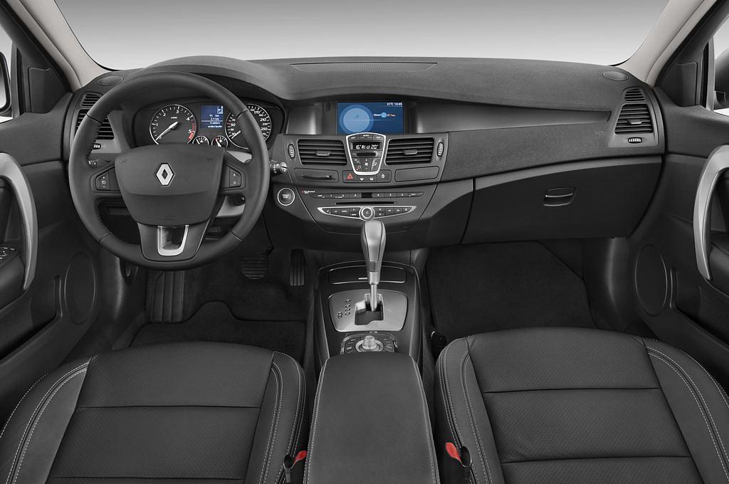 Renault Laguna (Baujahr 2010) Privilï¿½ge 5 Türen Cockpit und Innenraum