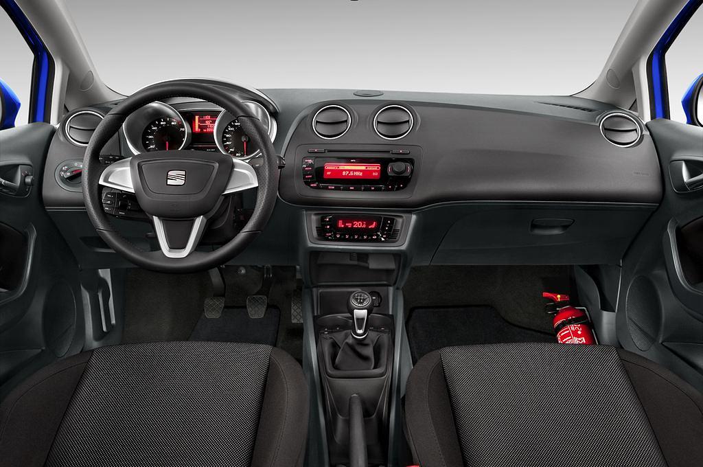 SEAT Ibiza (Baujahr 2011) FR 3 Türen Cockpit und Innenraum