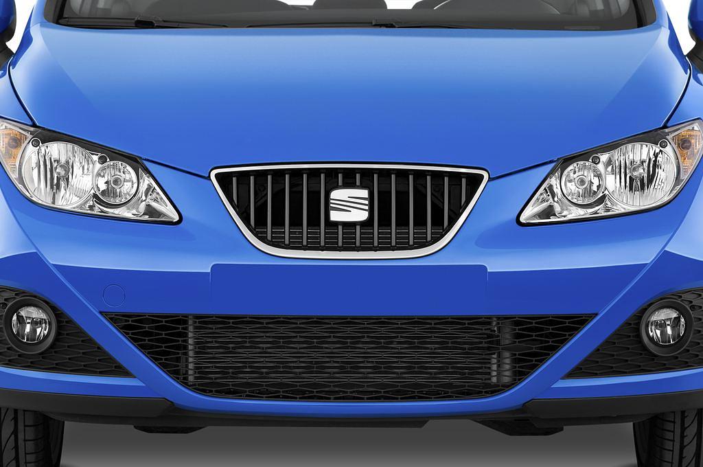 SEAT Ibiza (Baujahr 2011) FR 3 Türen Kühlergrill und Scheinwerfer