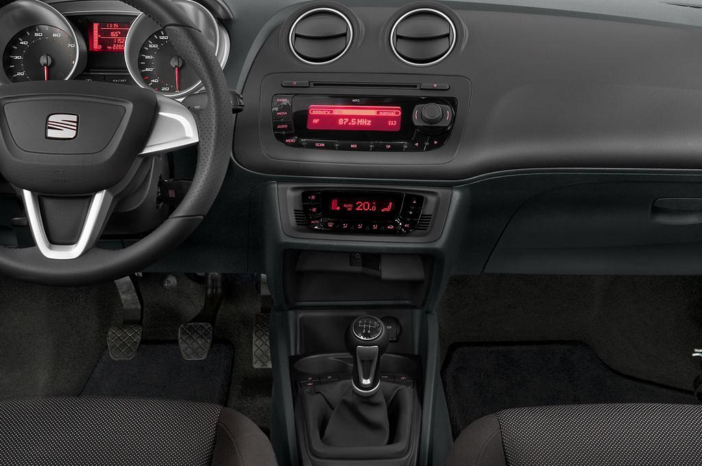 SEAT Ibiza (Baujahr 2011) FR 3 Türen Mittelkonsole
