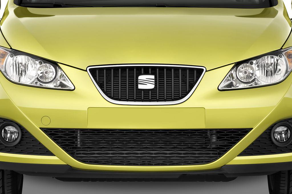 SEAT Ibiza (Baujahr 2011) Good Stuff 5 Türen Kühlergrill und Scheinwerfer