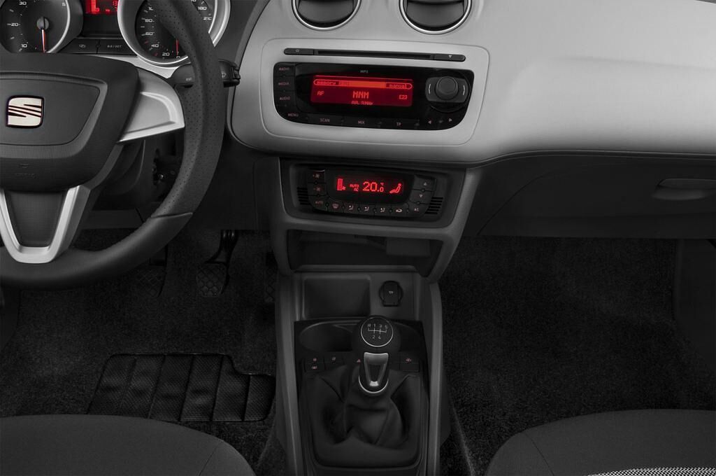 SEAT Ibiza (Baujahr 2011) Good Stuff 5 Türen Mittelkonsole