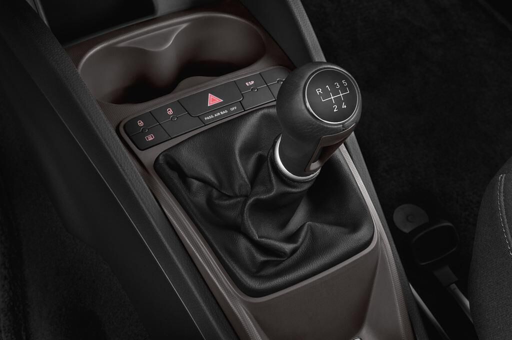 SEAT Ibiza (Baujahr 2013) Reference 5 Türen Schalthebel