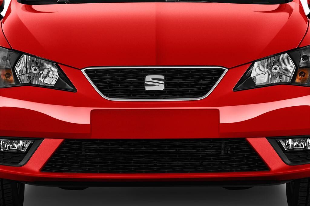 SEAT Ibiza (Baujahr 2016) Style 5 Türen Kühlergrill und Scheinwerfer