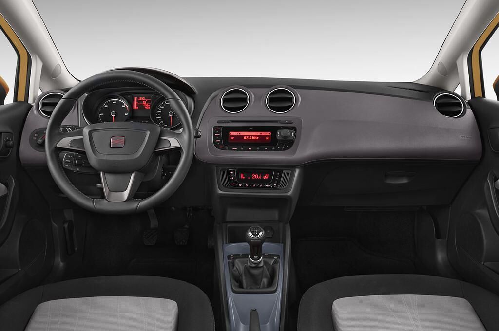 SEAT Ibiza SC (Baujahr 2013) Reference 3 Türen Cockpit und Innenraum