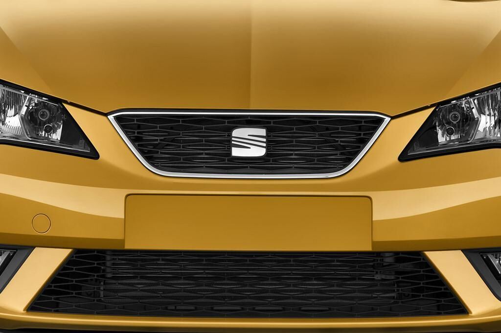 SEAT Ibiza SC (Baujahr 2013) Reference 3 Türen Kühlergrill und Scheinwerfer