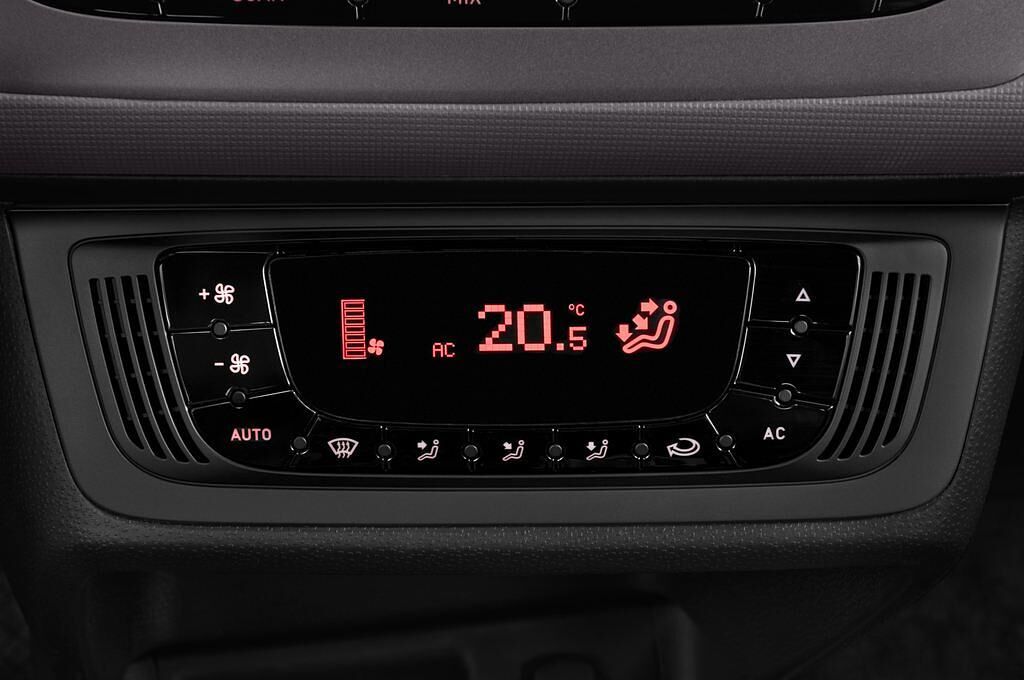SEAT Ibiza SC (Baujahr 2013) Reference 3 Türen Temperatur und Klimaanlage
