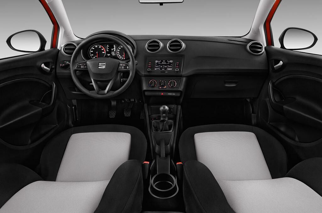 SEAT Ibiza SC (Baujahr 2016) Reference 3 Türen Cockpit und Innenraum