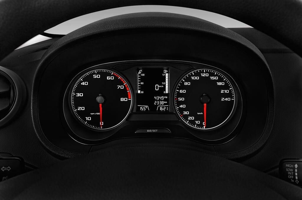 SEAT Ibiza SC (Baujahr 2016) Reference 3 Türen Tacho und Fahrerinstrumente
